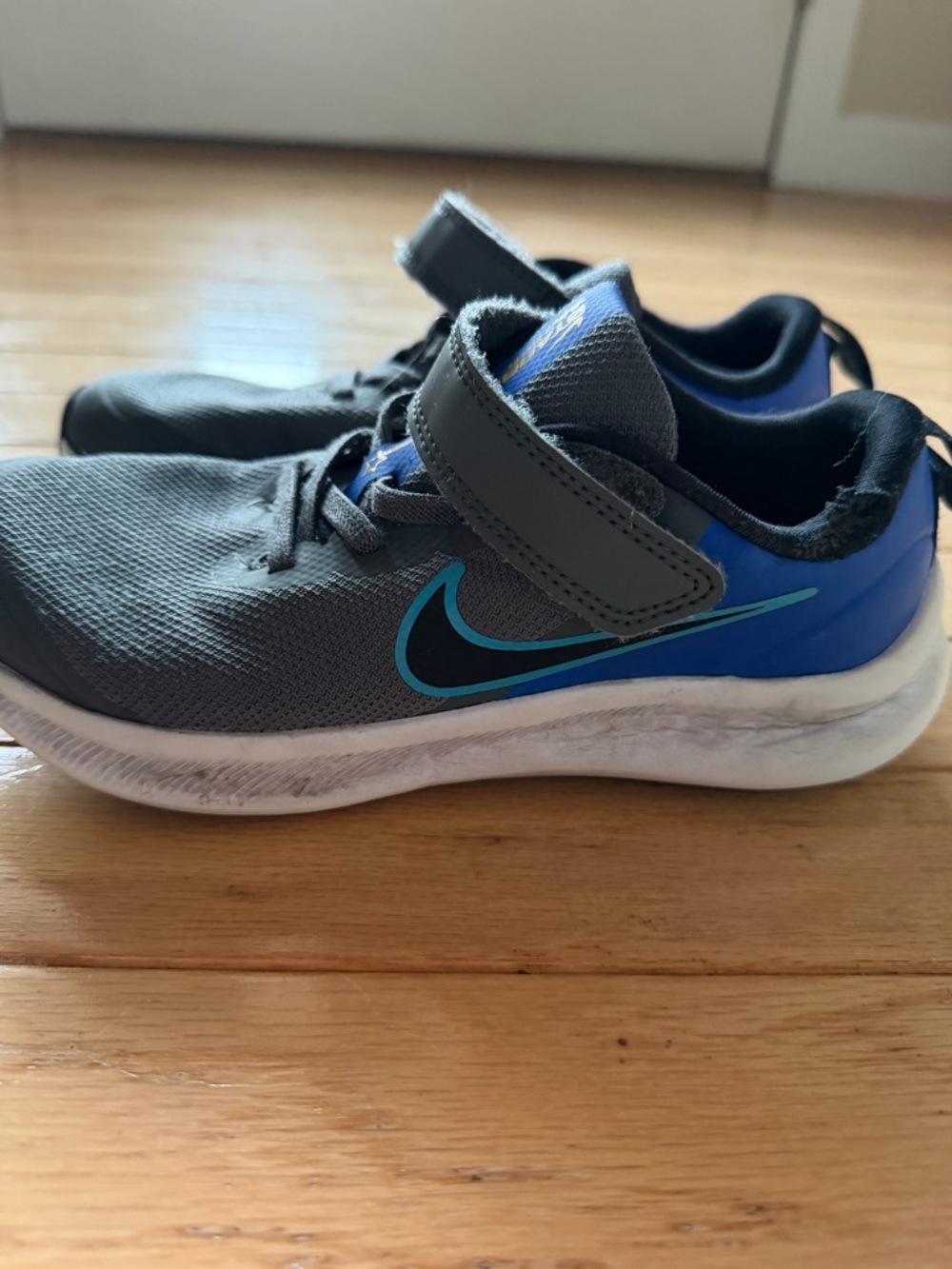 Nike Kids Gray & Blue Hook-and-Loop Athletic Sneakers